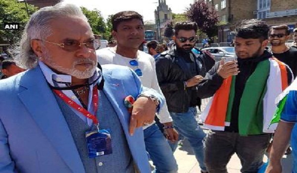 INDvsSA मैच देखने पहुंचे माल्या को लोगों ने चोर-चोर कह चिढ़ाया, देखें video