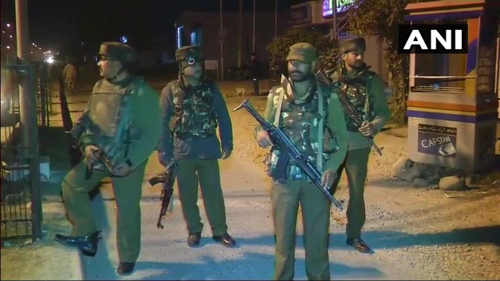 अभी अभी जम्मू कश्मीर में आर्मी के सेना केंप पर आतंकी हमला