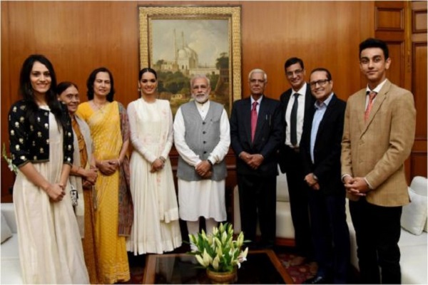 मिस वर्ल्ड मानुषी छिल्लर ने की प्रधानमंत्री नरेंद्र मोदी से मुलाकात