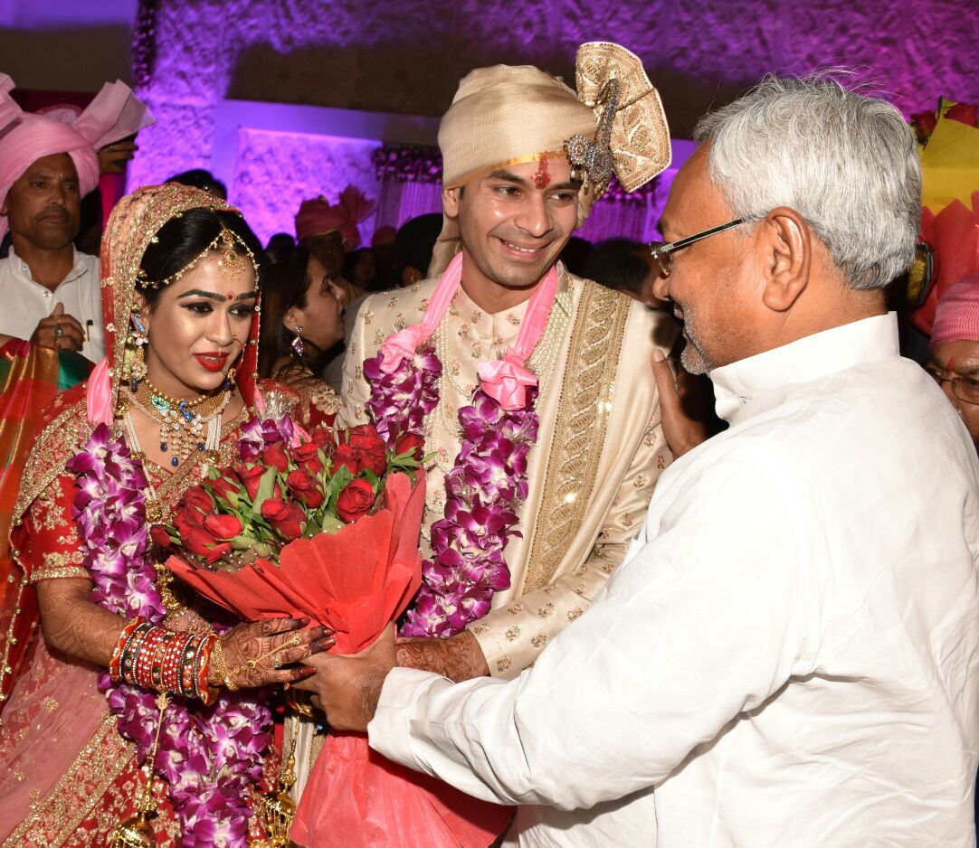 सीएम नीतीश ने दिया तेजप्रताप और एश्वर्या को आशीर्वाद