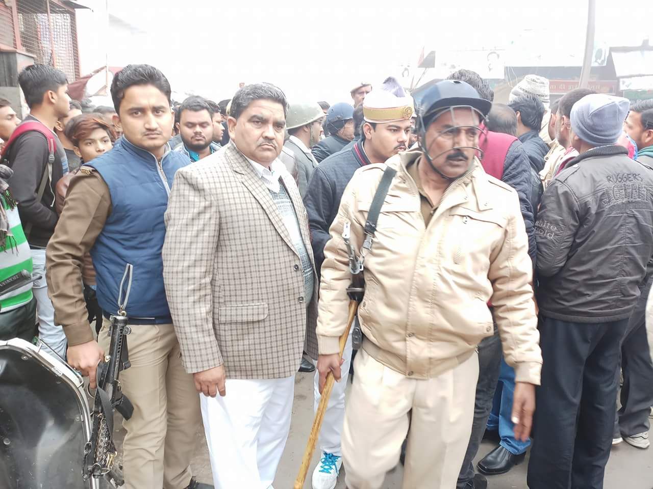 डीएम एसपी के तत्परता के चलते कासगंज में स्तिथि काबू में, अफवाहों पर ध्यान दें