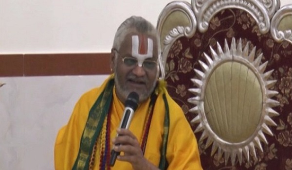 रेप के आरोपी फलाहारी बाबा के कमरे से पुलिस ने जब्त की सीडी और...