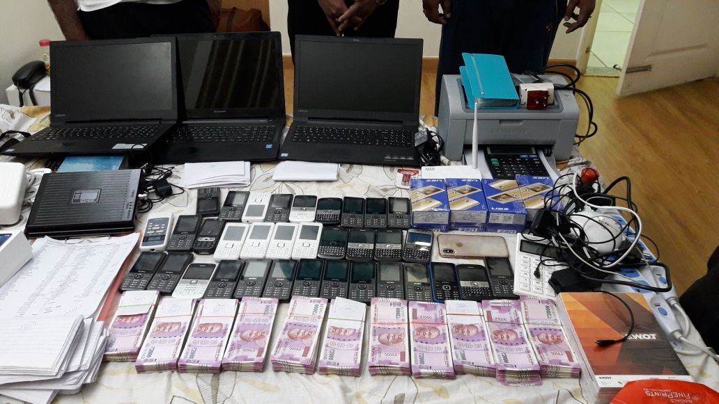 यूपी STF ने नॉएडा में किया IPL पर चला रहे सट्टावाजों का भंडाफोड़, तीन आरोपियों समेत 21 लाख नकदी बरामद यूपी STF ने नॉएडा में किया IPL पर चला रहे सट्टावाजों का भंडाफोड़, तीन आरोपियों समेत 21 लाख नकदी बरामद