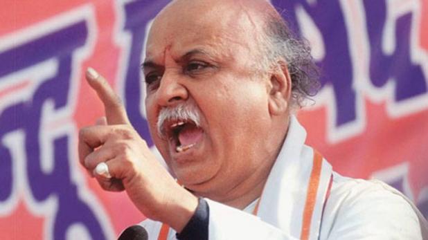 पीएम मोदी पर हमला बोलने वाले विहिप प्रमुख प्रवीन तोगड़िया को आरएसएस का बड़ा झटका