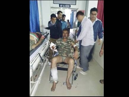 छत्तीसगढ़: CRPF जवान ने अपने पांच साथियों को गोली से भूना, चार की मौत छत्तीसगढ़: CRPF जवान ने अपने पांच साथियों को गोली से भूना, चार की मौत