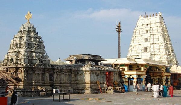 इस मंदिर की सालाना कमाई है 100 करोड़ से भी अधिक, जानें मंदिर से जुड़ा रहस्य