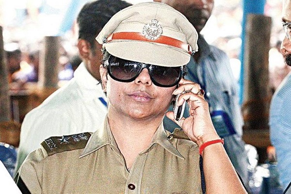 पश्चिम बंगाल: कभी इस IPS के नाम से कांपते थे बदमाश, अब खुद हैं मोस्ट वॉन्टेड पश्चिम बंगाल: कभी इस IPS के नाम से कांपते थे बदमाश, अब खुद हैं मोस्ट वॉन्टेड