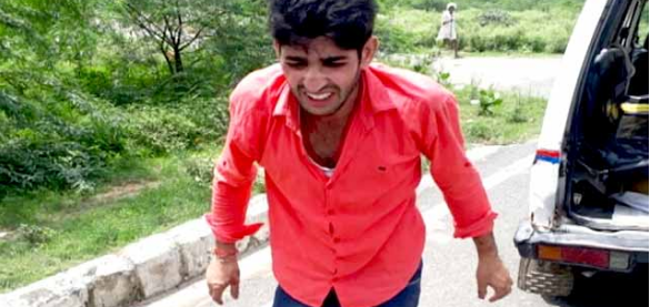 नोएडा पुलिस की बड़ी सफलता, मुठभेड़ के बाद 15 हजार का ईनामी बदमाश तोता गिरफ्तार नोएडा पुलिस की बड़ी सफलता, मुठभेड़ के बाद 15 हजार का ईनामी बदमाश तोता गिरफ्तार