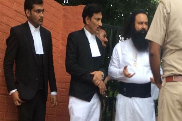 LIVE: सुनवाई शुरू,कोर्ट रूम में रहम की अपील कर रहे हैं राम रहीम