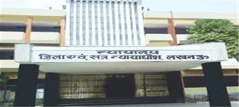 लखनऊ कोर्ट के बाथरूम में धमाका लखनऊ कोर्ट के बाथरूम में धमाका