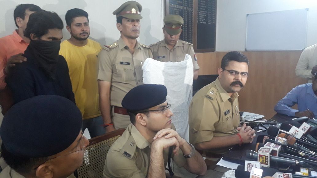 गाजियाबाद पुलिस ने किया बरामद अपह्रत बच्चे का शव, दो अपहर्ता किये गिरफ्तार गाजियाबाद पुलिस ने किया बरामद अपह्रत बच्चे का शव, दो अपहर्ता किये गिरफ्तार