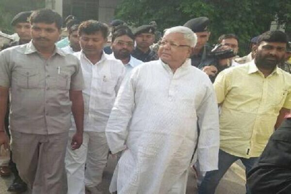 चारा घोटाला: CBI की विशेष कोर्ट में हाजिर हुए लालू प्रसाद, जगन्नाथ मिश्रा