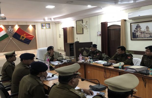 यूपी के डीजीपी जब बिना बताये जा धमके,मचा पुलिस विभाग में हडकम्प यूपी के डीजीपी जब बिना बताये जा धमके,मचा पुलिस विभाग में हडकम्प