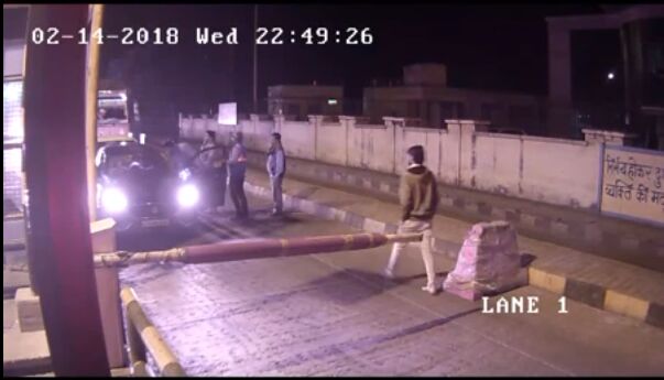 टोल कर्मी को जान से मारने की कोशिश, सीसीटीवी में घटना हुई कैद