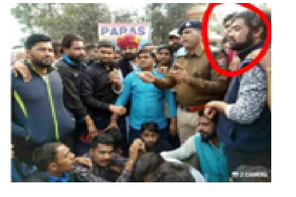 मुख्यमंत्री जी देखो इधर,चौमू कस्बे को दंगो में जलाने में लगे विधायक नेता पुलिस एसीपी दिनेश शर्मा ! मुख्यमंत्री जी देखो इधर,चौमू कस्बे को दंगो में जलाने में लगे विधायक नेता पुलिस एसीपी दिनेश शर्मा !