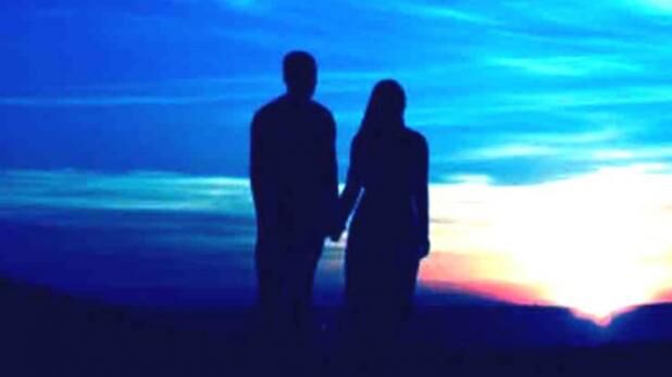 प्रेमी प्रेमिका कर रहे थे नंगे होकर सेक्स, पहुंचे परिजन  फिर क्या हुआ!