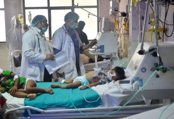 गोरखपुर ट्रेजडी: जिलाधिकारी ने किया बच्चों की मौत का खुलासा, ये निकले जिम्मेदार! गोरखपुर ट्रेजडी: जिलाधिकारी ने किया बच्चों की मौत का खुलासा, ये निकले जिम्मेदार!