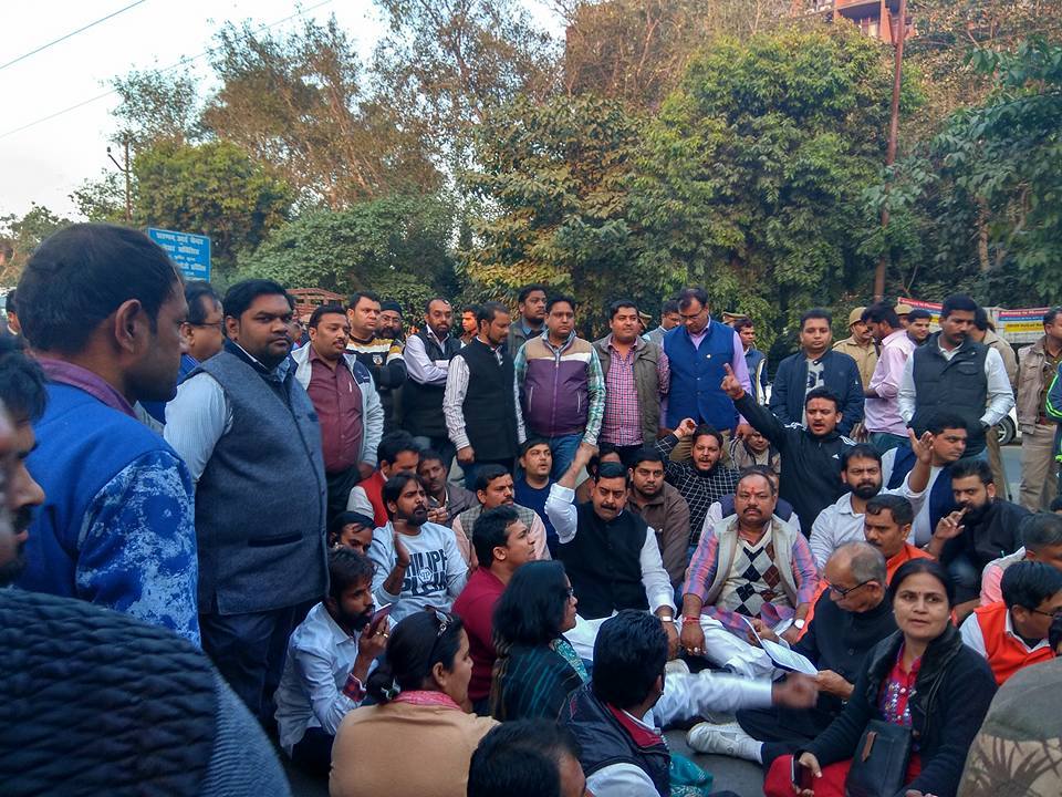 लव जिहाद का नारा देने वाली भाजपा ने लव में की जिहाद,  महानगर अध्यक्ष को हटाया