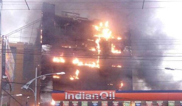 पटना के एक मॉल में लगी भीषण आग, करोड़ों की संपत्ति हुई राख