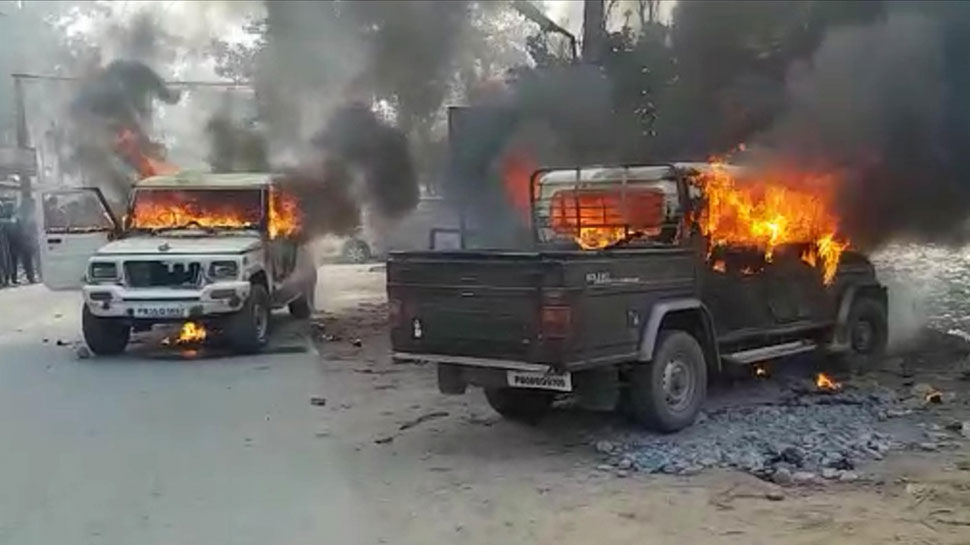 पंजाब में 2 युवकों की मौत के बाद हिंसक प्रदर्शन पंजाब में 2 युवकों की मौत के बाद हिंसक प्रदर्शन