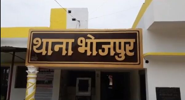 प्रेमी प्रेमिका घर से फरार, प्रेमिका के परिजनों ने लगाई प्रेमी के घर में आग मचा हडकम्प प्रेमी प्रेमिका घर से फरार, प्रेमिका के परिजनों ने लगाई प्रेमी के घर में आग मचा हडकम्प