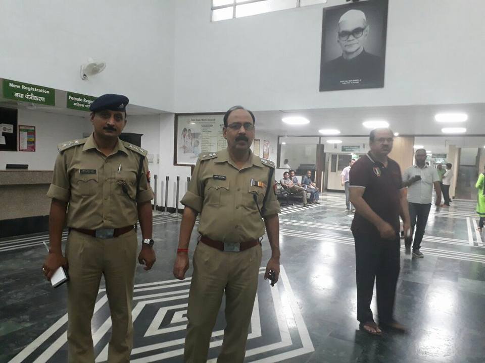 कासगंज पुलिस की तत्परता से अपहृत मासूम रेहान की सकुशल बरामदगी, घायल सिपाही को अस्पताल देखने पहुंचे एसपी