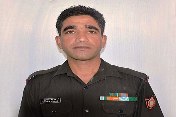 श्रीनगर: PAK ने फिर किया सीजफायर उल्लंघन, सेना ने मार गिराया 4 PAK सैनिक, एक भारतीय जवान शहीद श्रीनगर: PAK ने फिर किया सीजफायर उल्लंघन, सेना ने मार गिराया 4 PAK सैनिक, एक भारतीय जवान शहीद