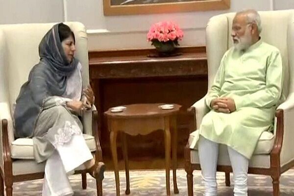 PM मोदी और महबूबा मुफ्ती की मुलाकात ख़त्म, कश्मीर में राज्यपाल शासन पर दिया ये जवाब