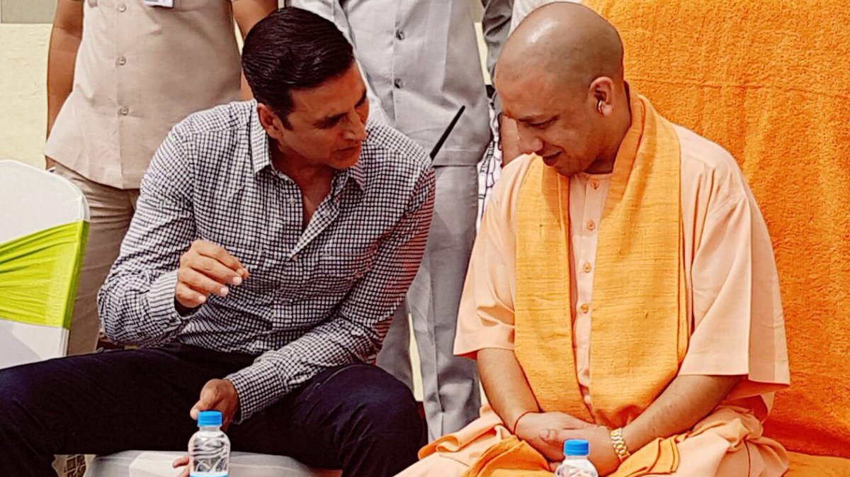 यूपी में टैक्स फ्री हुई टॉयलेट: एक प्रेम कथा, अक्षय ने CM योगी के साथ लगाई झाड़ू यूपी में टैक्स फ्री हुई टॉयलेट: एक प्रेम कथा, अक्षय ने CM योगी के साथ लगाई झाड़ू