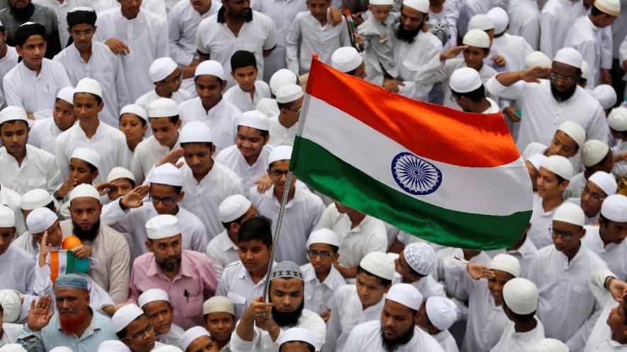 पच्चीस करोड़ की मुस्लिम आबादी किसी पेड़ की डाल पर बैठी चिड़िया नहीं, जो पटाका चला कर उड़ा दिया जाएगा पच्चीस करोड़ की मुस्लिम आबादी किसी पेड़ की डाल पर बैठी चिड़िया नहीं, जो पटाका चला कर उड़ा दिया जाएगा