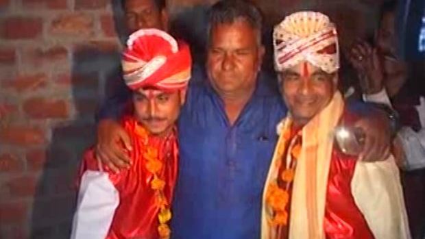 अनोखी शादी : लड़के ने लड़के के साथ लिए सात फेरे, जानिए पूरा मामला? अनोखी शादी : लड़के ने लड़के के साथ लिए सात फेरे, जानिए पूरा मामला?