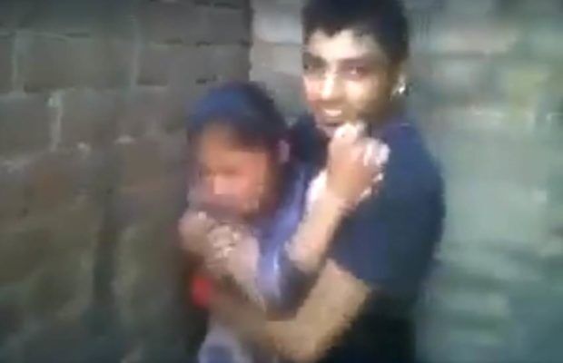 लड़की चीखती रही, लड़का रेप की कोश‍िश करता रहा और कोई वीड‍ियो बनाता रहा