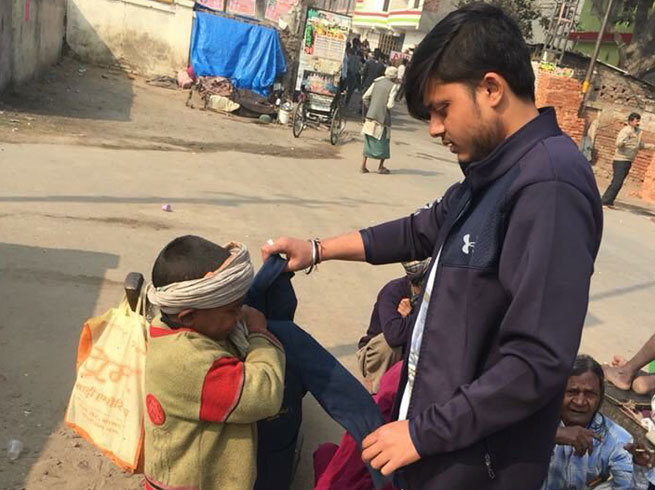 ड़ीएम और एसपी ने दिया पीड़ित परिवार को 20 लाख चेक