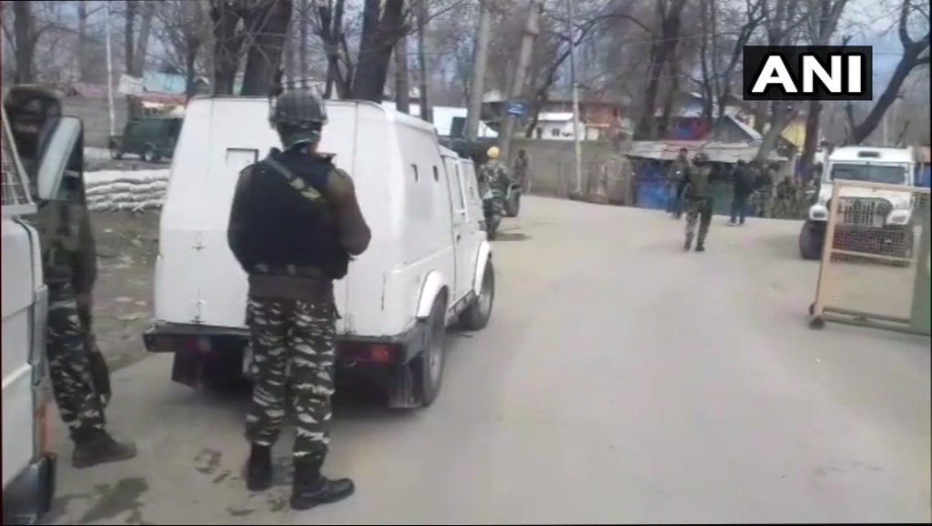 पुलवामा में पुलिस स्‍टेशन पर हमला, एक सिपाही घायल, पूर्व हिजबुल आतंकी आतंकी की मौत