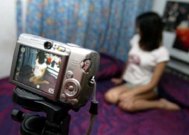 बेटा ने बनाया माँ बाप का सेक्स वीडियो, और फिर वो किया गया ब्लेकमेल हुआ बड़ा खुलासा