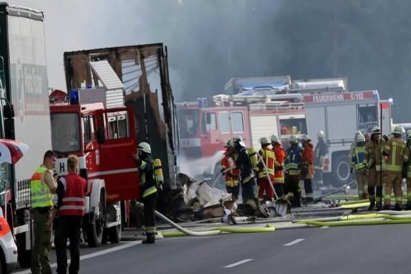 जर्मनी: बस और ट्रेलर ट्रक दुर्घटना,18 की मौत कई घायल