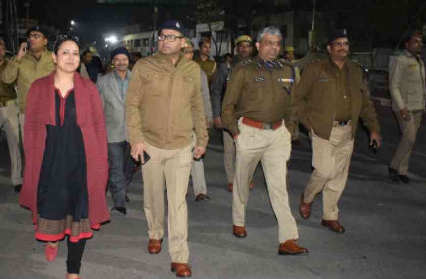 फिरोजाबाद में बीजेपी कार्यकर्ताओं ने पुलिस को पीटा, हालत सामन्य नहीं, इंटरनेट सेवा की बंद