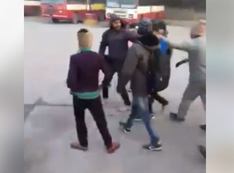 जेब कतरे की लाइव पिटाई देखकर हो जायेंगे हैरान!