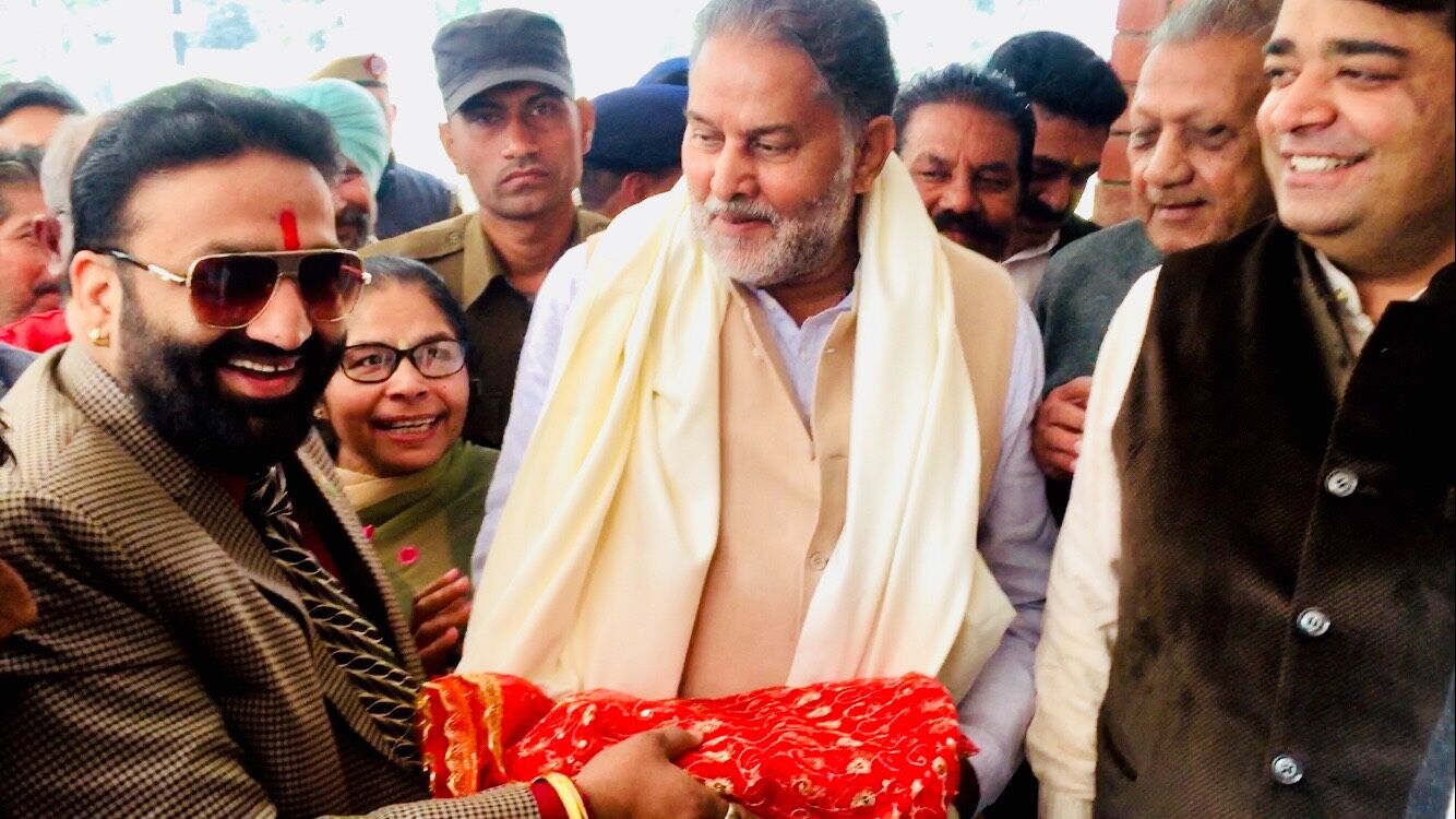 ब्राह्मण महापंचायत व एंटी टेररिस्ट फ्रंट इंडिया ने शिक्षा मंत्री रामबिलास शर्मा को श्रीमद भगवतगीता देकर किया सम्मानित ब्राह्मण महापंचायत व एंटी टेररिस्ट फ्रंट इंडिया ने शिक्षा मंत्री रामबिलास शर्मा को श्रीमद भगवतगीता देकर किया सम्मानित