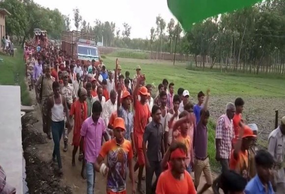 बरेली में कांवड़ यात्रा के दौरान दो समुदाय भिड़े बरेली में कांवड़ यात्रा के दौरान दो समुदाय भिड़े