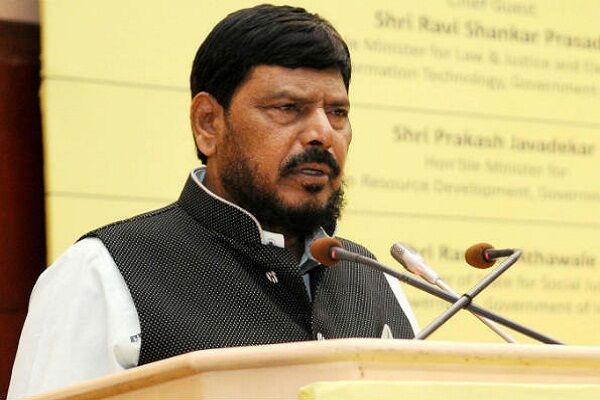 बीजेपी के मंत्री का ऐलान, 15 15 लाख देने को सरकार तैयार, लेकिन यह है सबसे बड़ी बाधा! बीजेपी के मंत्री का ऐलान, 15 15 लाख देने को सरकार तैयार, लेकिन यह है सबसे बड़ी बाधा!