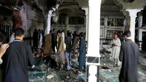 मस्जिद में आत्मघाती हमले में 32 नमाज़ियों की मौत