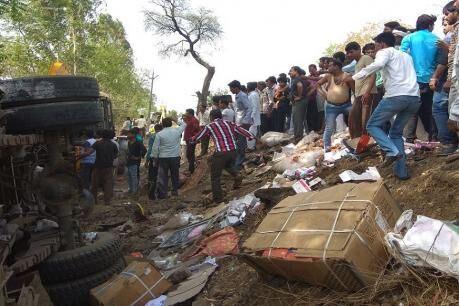 मध्य प्रदेश में बस पलटने से 9 की मौत, 30 गंभीर घायल