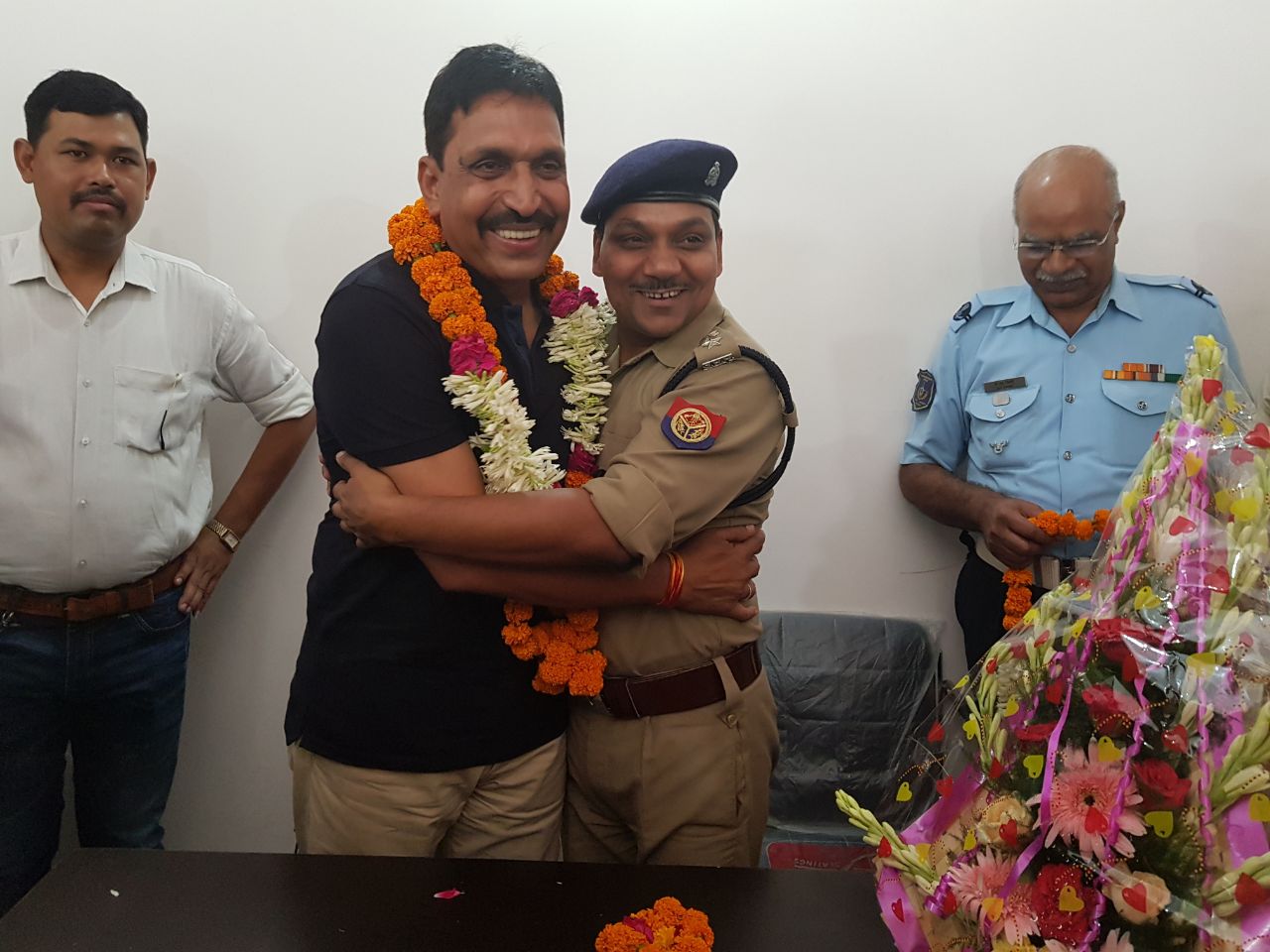 साहिबाबाद थानाध्यक्ष को विधायक के भतीजे को जेल भेजना पड़ा महंगा, BJP नेताओं ने कराया ट्रांसफर!