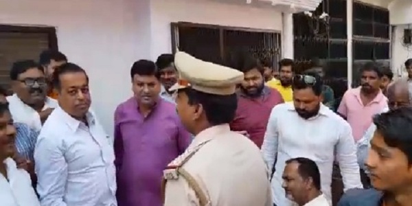 पूर्व मंत्री पवन पांडेय को प्रशासन ने किया नजरबंद