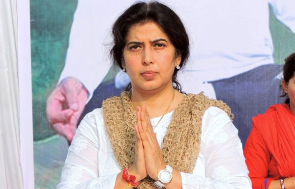 राज्यसभा उम्मीदवार सरोज पाण्डेय को लगी चोट, घायलवस्था में करेंगी पर्चा दाखिल राज्यसभा उम्मीदवार सरोज पाण्डेय को लगी चोट, घायलवस्था में करेंगी पर्चा दाखिल
