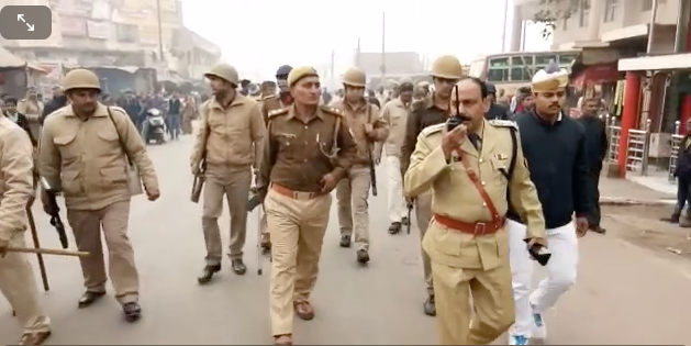 कासगंज हिंसा: तोड़फोड़ और आगजनी, तनाव व्याप्त , कई आरोपी हिरासत में लिए