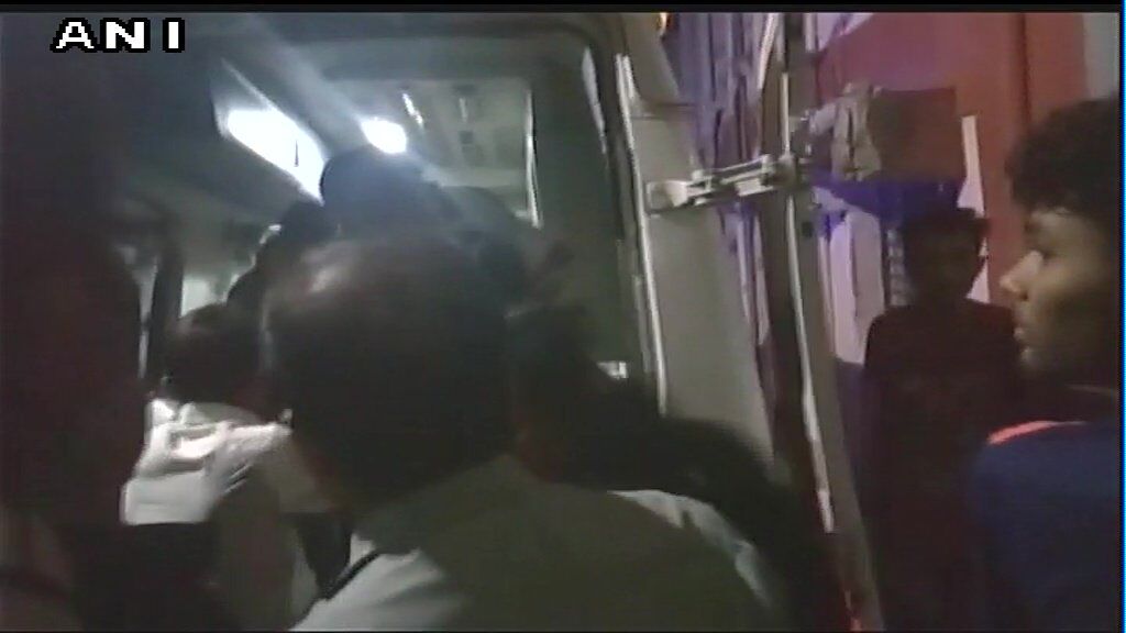 अभी अभी गुजरात में राष्ट्र कथा शिविर में लगी आग, तीन युवती की जलकर मौत, काई घायल अभी अभी गुजरात में राष्ट्र कथा शिविर में लगी आग, तीन युवती की जलकर मौत, काई घायल