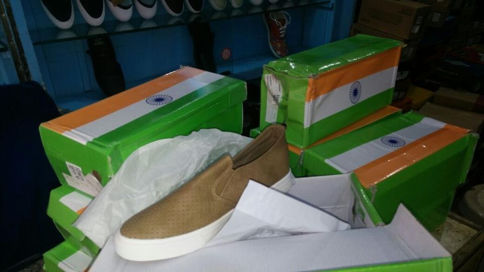 चीनी कंपनी ने तिरंगे का किया अपमान, जूतों के बॉक्स पर बनाया तिरंगा - मचा बवाल