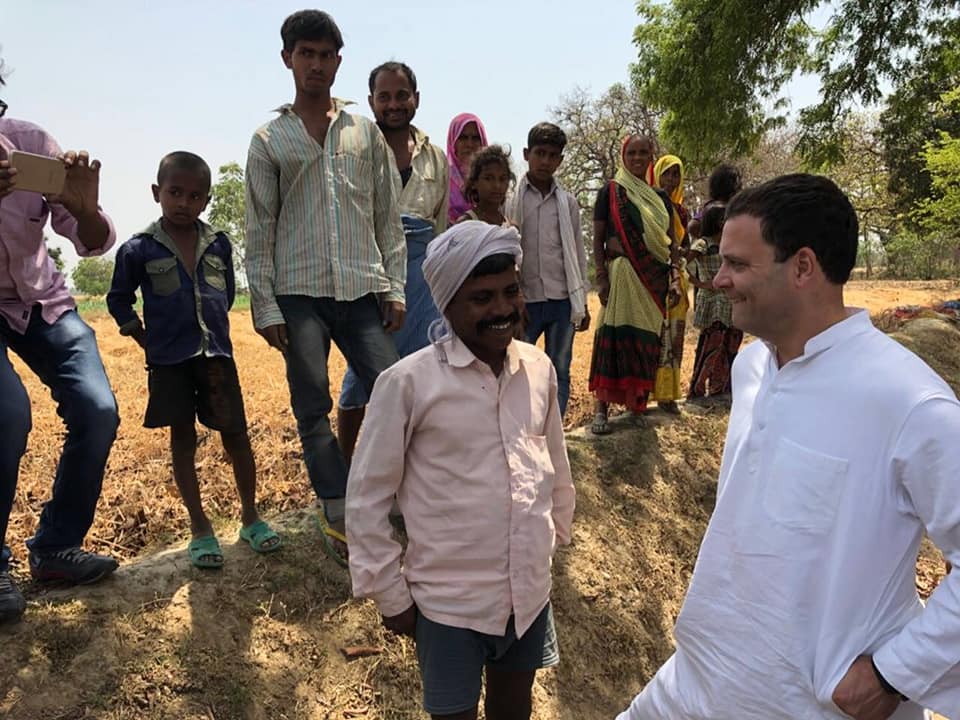राहुल पहुंचे अमेठी, किसानों से मिलकर लिए हालचाल